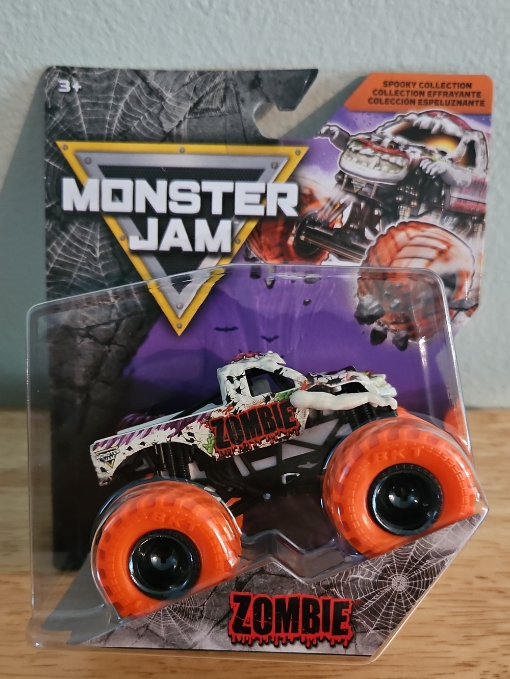2026 Monster Jam Zombie Spooky Collection Halloween 1:64 NIP
